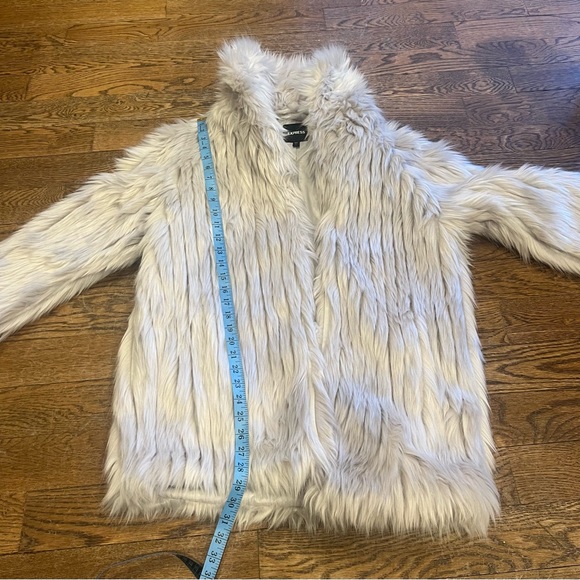 New Express gray silver fox faux fur heavy coat size s - Picture 5 of 8
